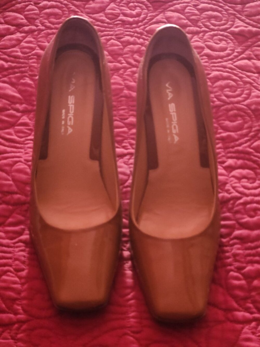 Via Spiga tan patentn leather heels size 9